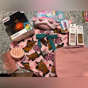 Scooby-Doo items + squishy + nails + pin + comb total 9 items